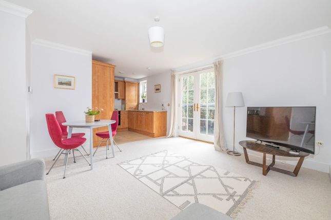 Flat 10, Elms Court, 46, New Dover Road, Kent photo 2