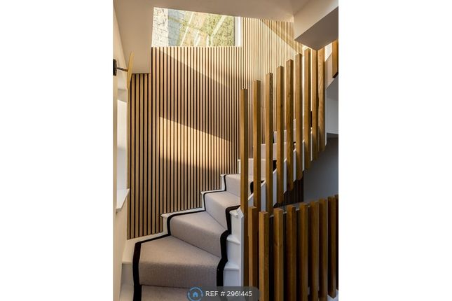 Japan Cres, London photo 5