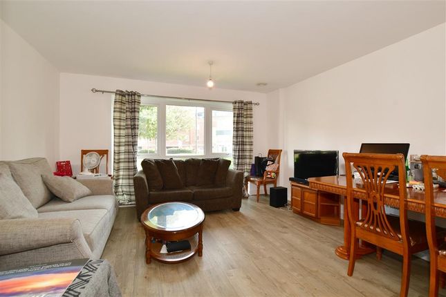 Thumbnail Flat for sale in Ifield Road, West Green, Crawley, West Sussex