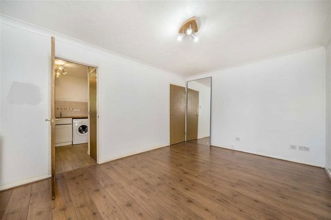 66, Chaucer Drive, London photo 4