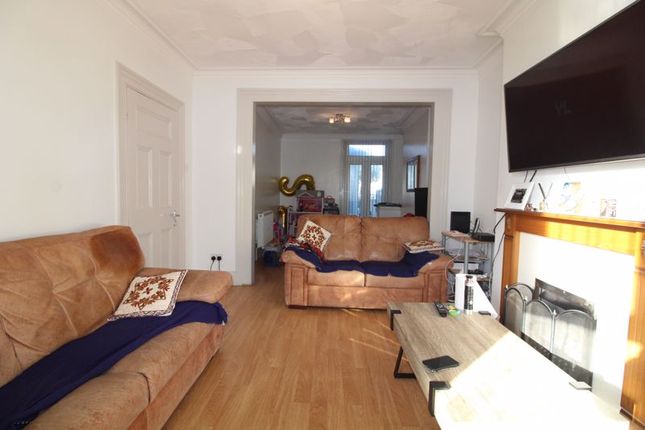 Terraced house for sale in Kenilworth Road, Luton