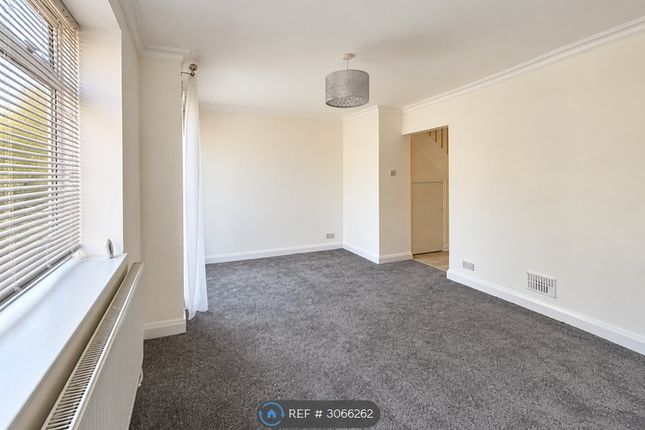 Flat, Coram House Wood St, London photo 4