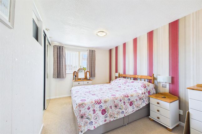 34, Hayward Close, Clevedon photo 3