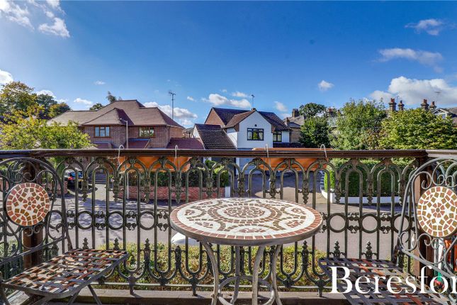 8, Headley Chase, Brentwood photo 4