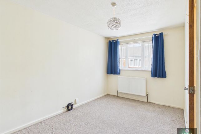 25, Kenilworth Close, Crawley photo 4