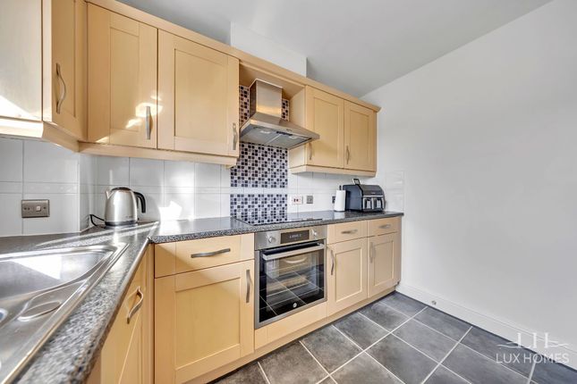 45 Warwick Close, Hornchurch photo 3