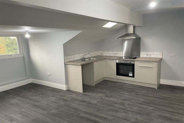 17, Currier Lane, Ashton-Under-Lyne photo 4