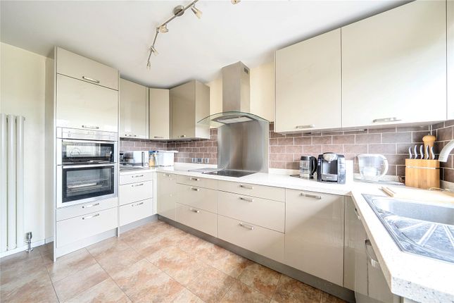 45, Dunbar Road, Wroughton photo 2