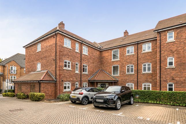Flat 11, Nottingham House, 1, Robin Close, Enfield photo 2