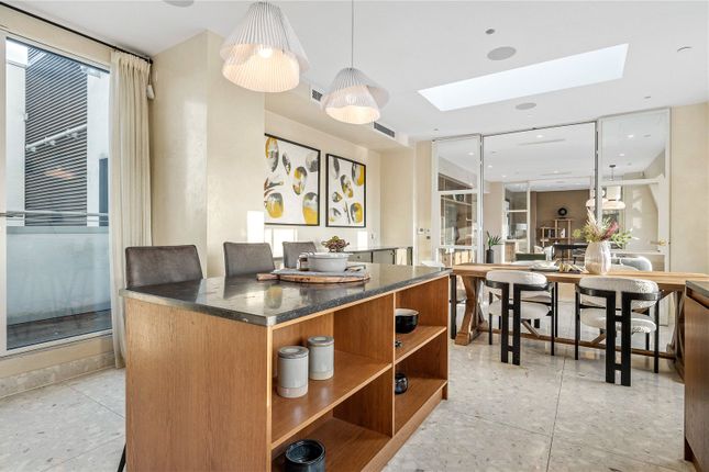 Flat for sale in Kingsway, London