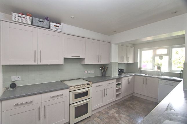 15, Somerset Close, Kingswood, Wotton-under-Edge photo 2