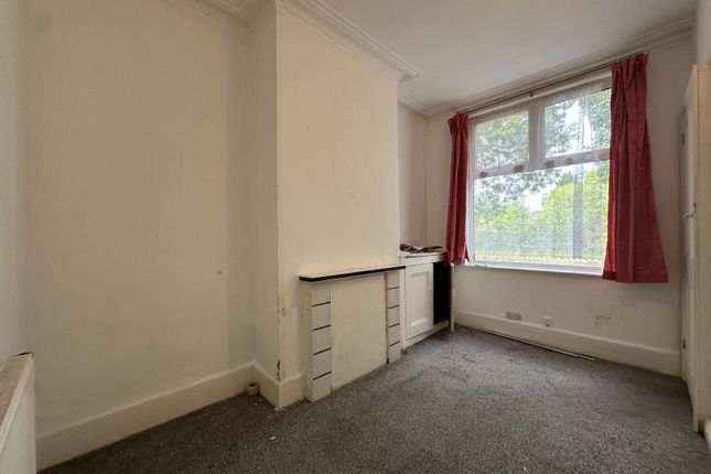 11 Hughenden Drive, Leicester photo 5