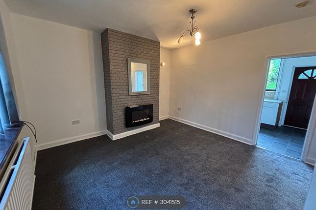 St Lukes Crescent, Dukinfield photo 4