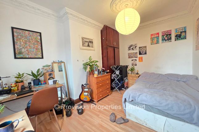 Norwood Place, Hyde Park photo 3