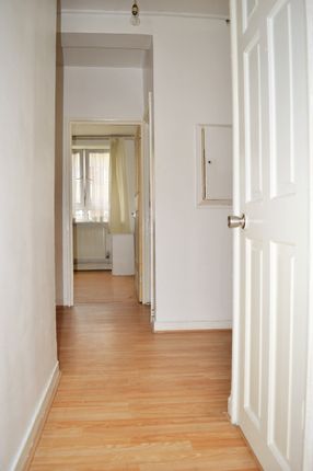 Flat to rent in Darling Row, Whitechapel