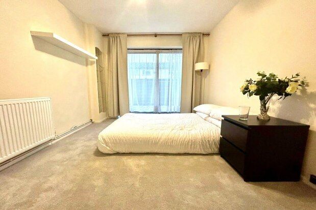 Room to rent in 80 Glengall Road, Woodford Green