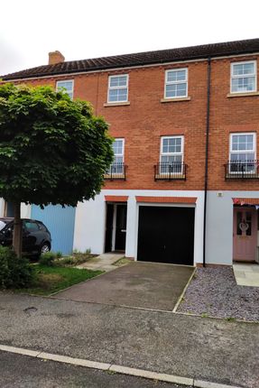 Thumbnail Town house to rent in Partridge Green, Witham St Hughs