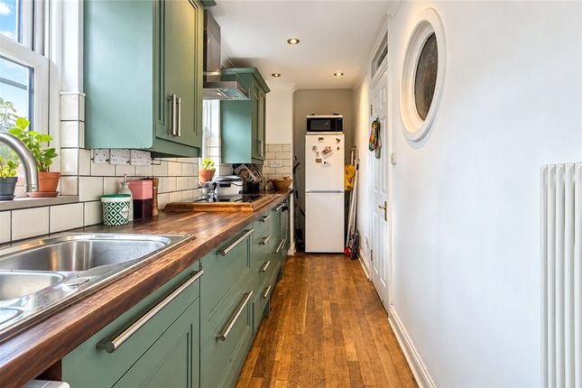 Whitehorse Road, Thornton Heath photo 4