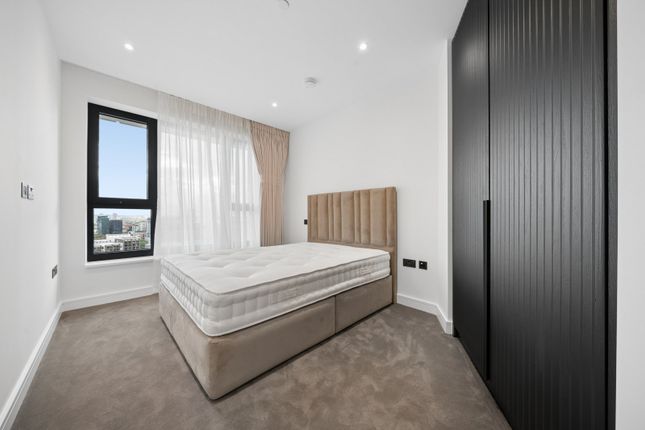 Apartment 2103,, One Linear Place, Ponton Road photo 4