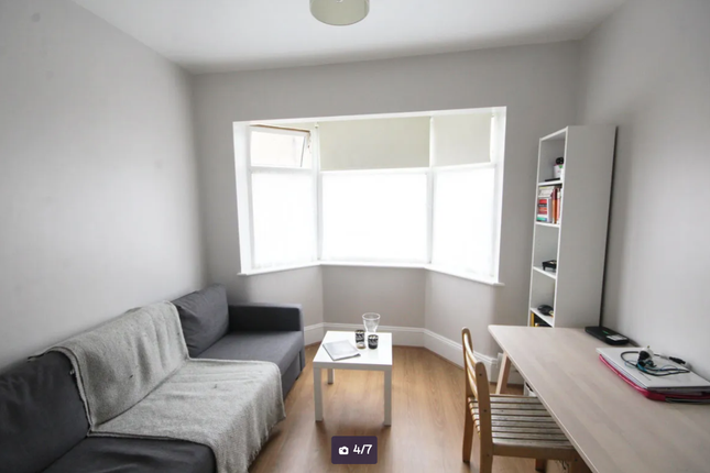Flat to rent in Napier Road, Leytonstone