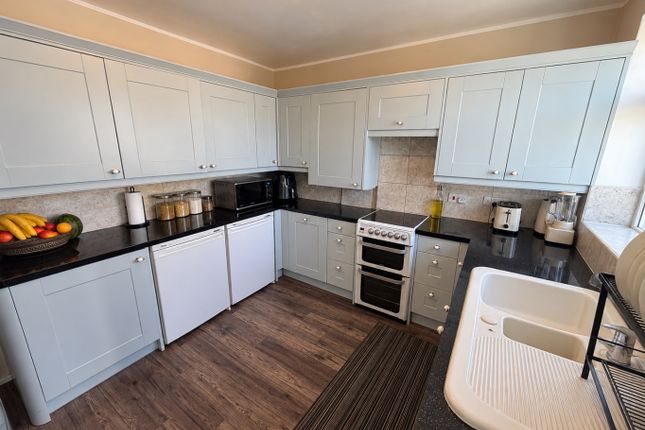 26, Birdsfoot Lane, Luton photo 2