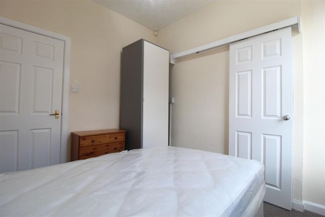 Flat to rent in Glebe Avenue, Kirkstall, Leeds