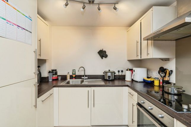 Flat 5 Churchill House,, Crouch Oak Lane, Surrey photo 4