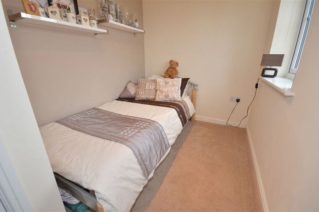 Town house to rent in Lavender Mews, Castleford