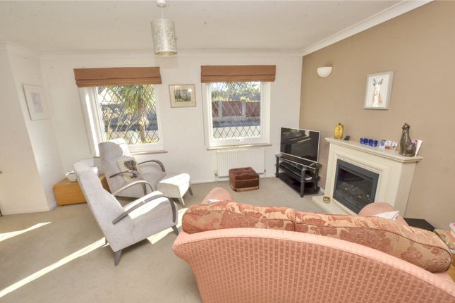 Spinners Close, Ferndown photo 2