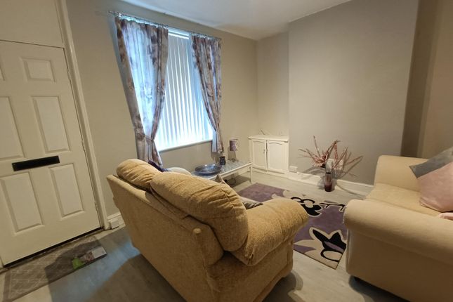 51, Chesterfield photo 2