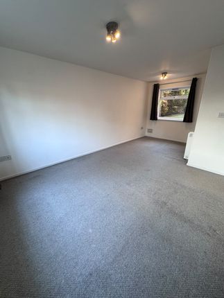 Old Bath Court, Maidenhead photo 5