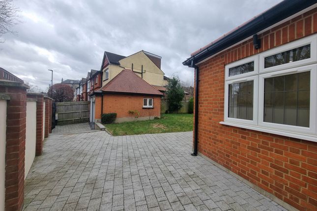 Flat to rent in Chase Hill, Enfield