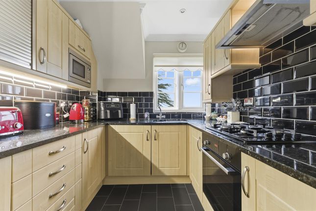 39, Western Courtyard, Pontyclun photo 3