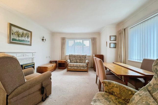 Flat 32, Cedar Court, Woodbury Lane, Tenterden photo 3