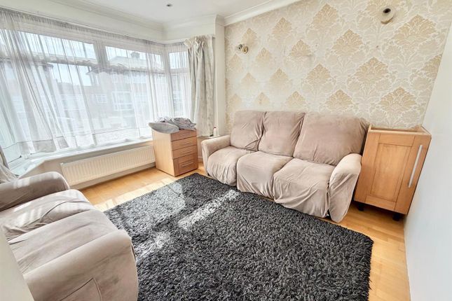 27, Derwent Crescent, Stanmore photo 3