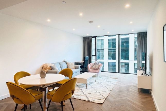 Flat 706, 3 Merino Gardens, London photo 4