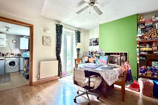 14 Holly Terrace, Fore Street, Chard photo 3