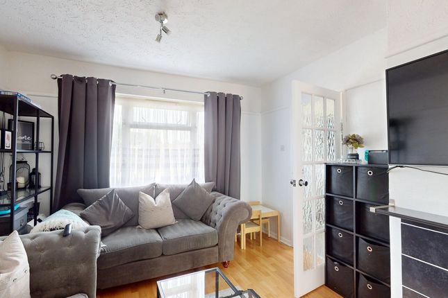 2, Ripley Close, Croydon photo 3