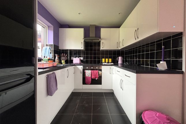 74 Fernbank, Tollwood Park, Crowborough photo 2