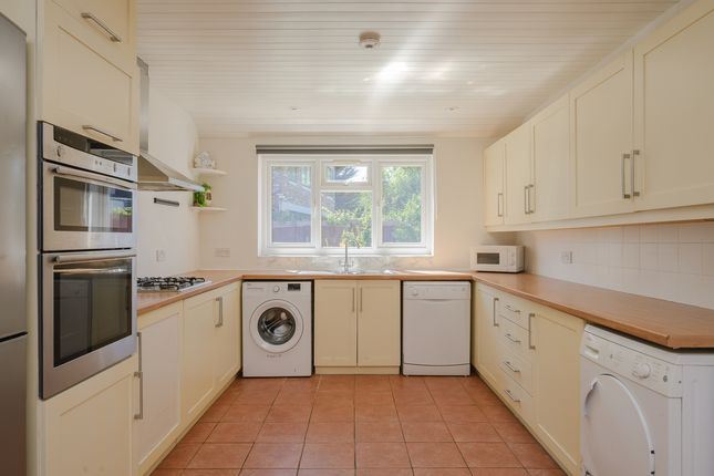 376 Kingston Road, London photo 4