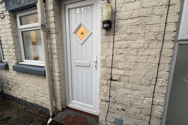 1-bed flat on Warbreck Moor, Liverpool, £600/mo