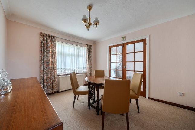 8, Rolinsden Way, Keston photo 3