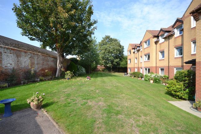 Flat for sale in The Grove, Badgers Court The Grove