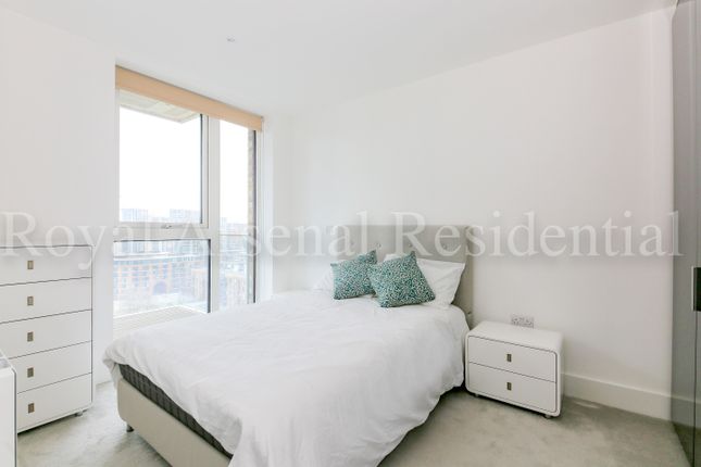 Flat to rent in Compton House, Victory Parade, Royal Arsenal