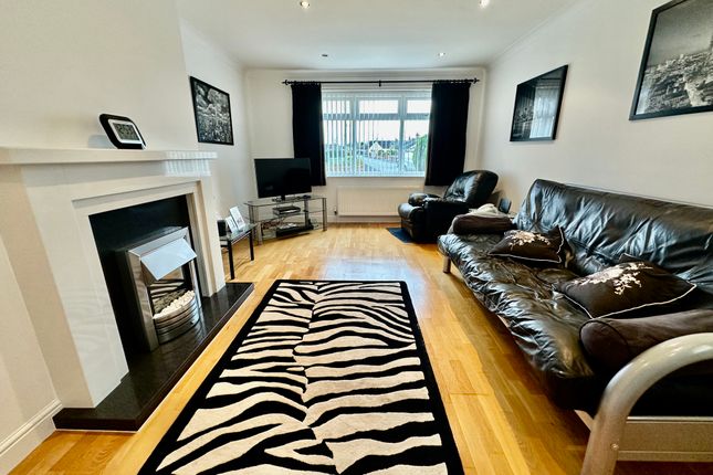 38, Windam Drive, Doncaster photo 2