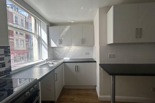 64a Newborough, Scarborough photo 3