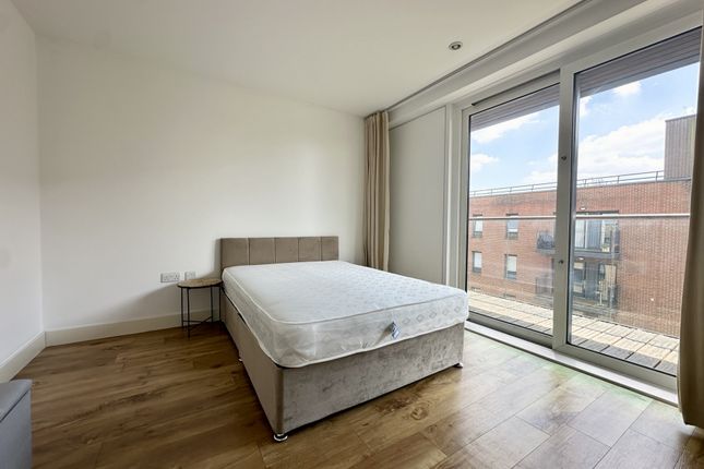 Meadowside, London photo 4