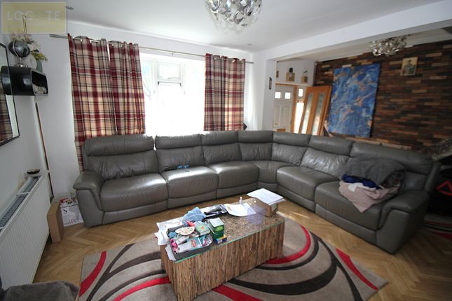 24 Woodbridge Road, Flixton photo 3