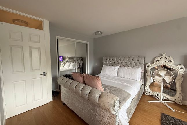 Flat 13, Romsey photo 4