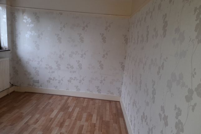 End terrace house to rent in Dagenham, Essex